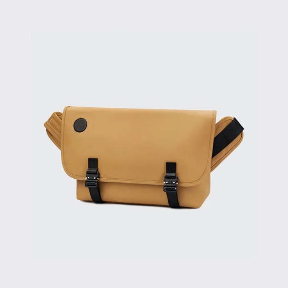 NWT Venque Urban Messenger Bag Brown Camel - Picture 2 of 12